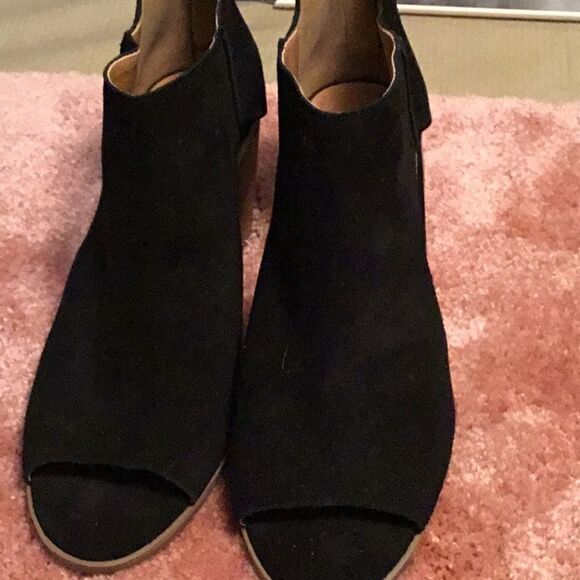 LUCKY BRAND Black suede zipper booties - Picture 1 of 7